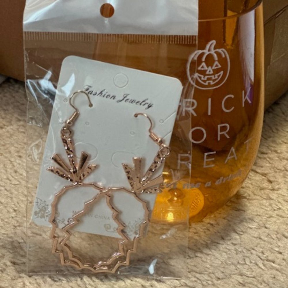Light and fun pineapple earrings